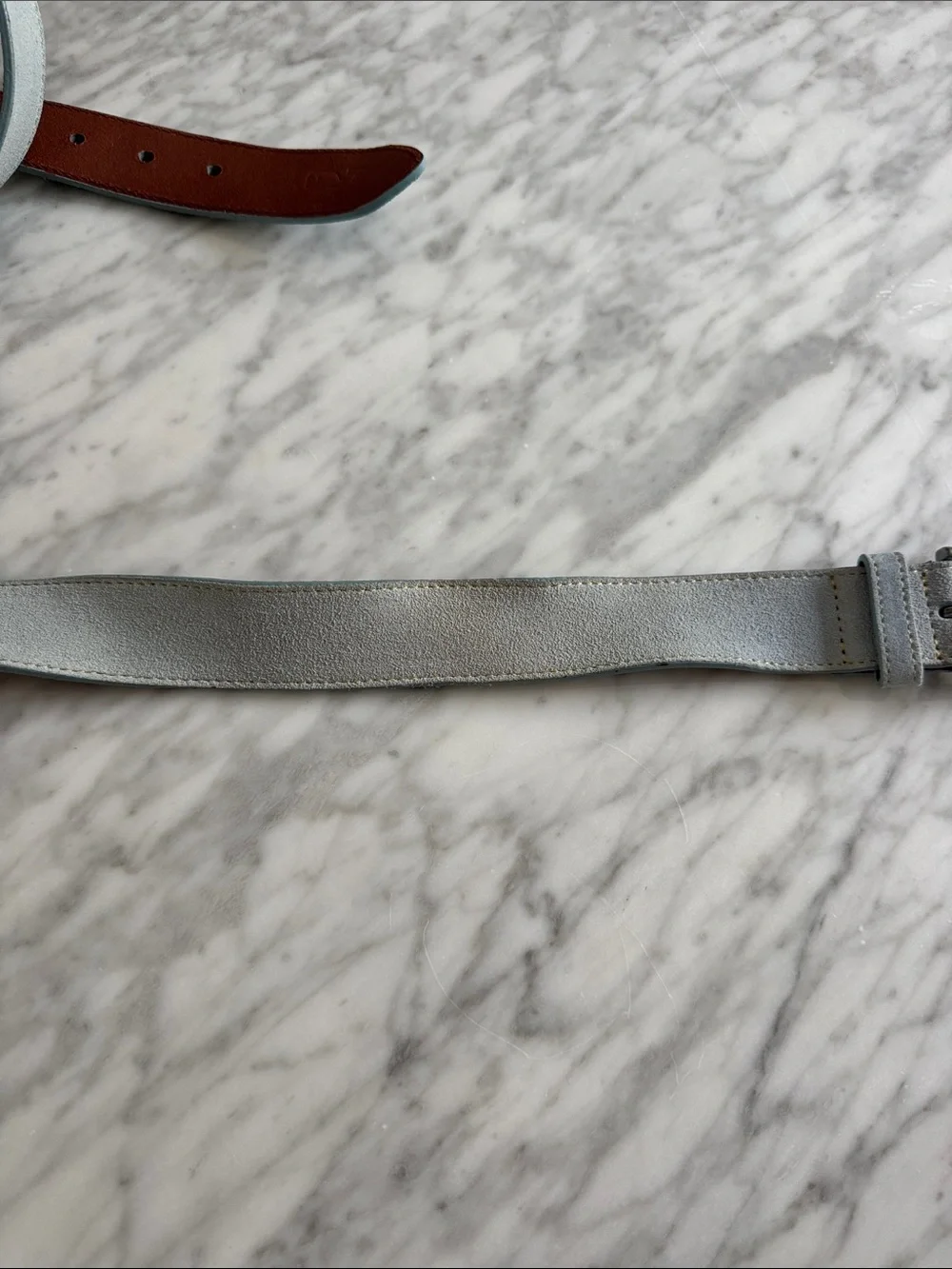 Vineyard Vines steel blue gray contrast suede belt. Size 44. NWT.